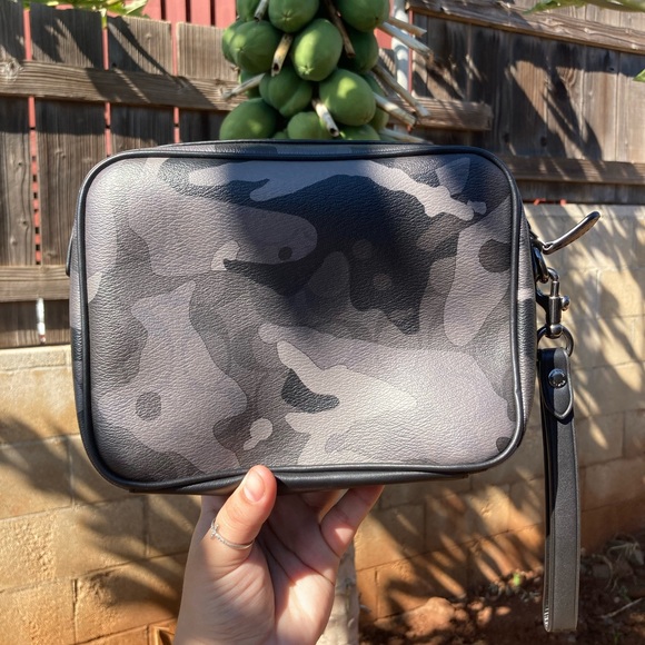 Brand new coach travel or make up bag - Picture 2 of 8